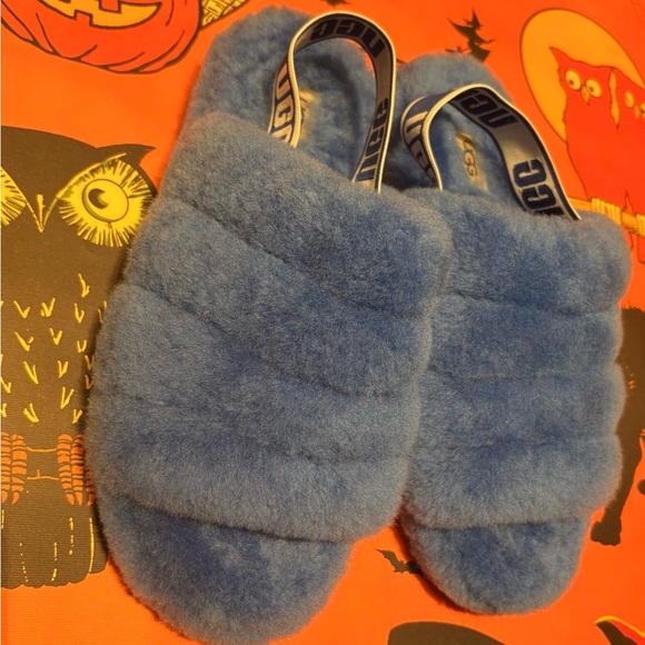 Blue ugg slippers - Picture 3 of 6